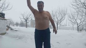 Kar Yağışının Mutluluğu: Üstsüz Sokakta Dans