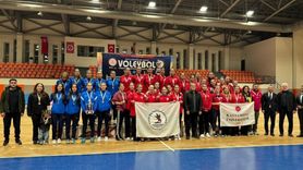 Karabük Üniversitesi Voleybol Takımları Bölge Şampiyonasında İki Madalya Kazandı