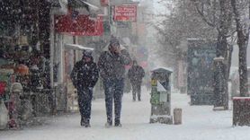 Kars'ta Kar Yağışı ve Halay Keyfi