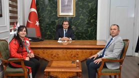 Salihli Kaymakamı Güldoğan’dan Başarılı Judocu Yadigar Talayhan’a Plaket