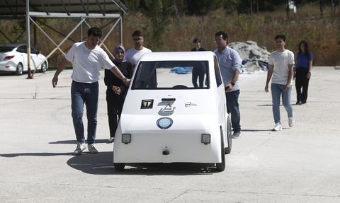 Bursa'da Üniversiteli Öğrencilerden Otonom Araç Tanıtımı