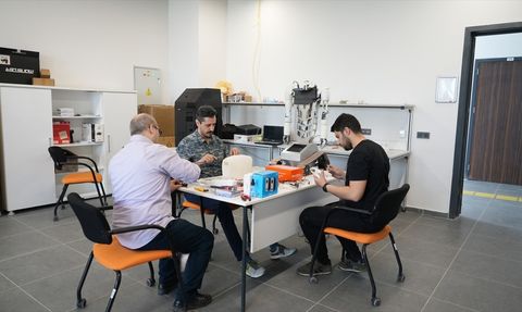 Bursa Teknik Üniversitesi'nde Yapay Zeka Destekli İnsansı Robot