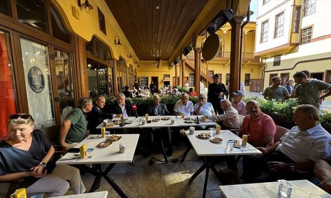 Çorum'da 100 Yaşına Basan Doktorun Anlamlı Doğum Günü Kutlaması