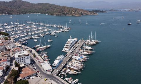 Fethiye'de Lüks Yat 'Mayan Queen 4' Yakıt İkmaline Geldi