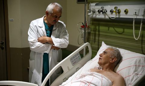 Havuzda Kimyasal Temizleyiciye Düşen Yaşlı Adamın Tedavi Süreci