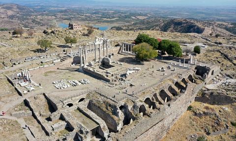 Bergama'da 4,500 Yıllık Tanrıça Figürü Keşfedildi