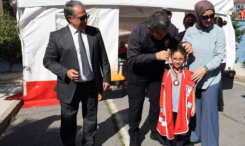 Edirne'de Öğrencilere Kan Bağışı İyilik Madalyası