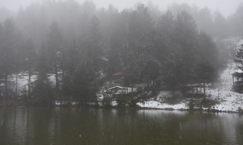 Karla Kaplanan Limni Gölü Tabiat Parkı Ziyaretçilerini Bekliyor