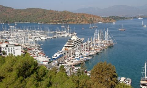 Lüks Yat 'Alaiya' Fethiye Limanı'nda Yakıt İkmali Yapıyor