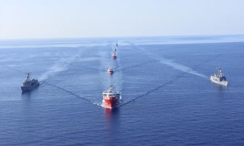 Oruç Reis'in Yeni Görevi: Süveyş Kanalı'nı Geçti