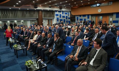 Çekya Tarım Bakanı Vyborny İzmir'de Tarım ve Hayvancılık Forumuna Katıldı