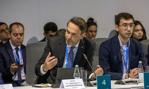 Türkiye'nin Yenilenebilir Enerji Hedefleri: Bakan Bayraktar'ın Vizyonu