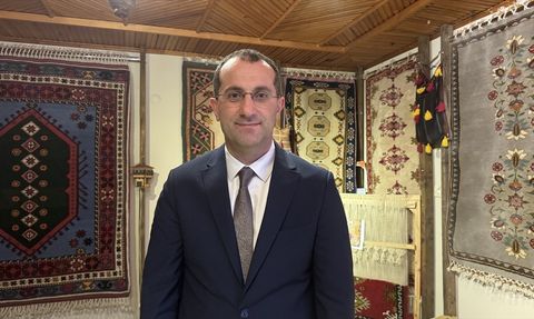 Trabzon'da Aronya Boyasıyla Halı ve Kilim Dokuması