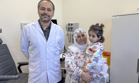 Beyin Sapı İmplantı Sayesinde Minik Yüsra İlk Kez Duydu