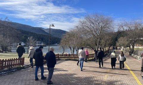 Gölcük Tabiat Parkı Yarıyıl Tatilinde Kalabalık Ziyaretçi Akınına Uğradı