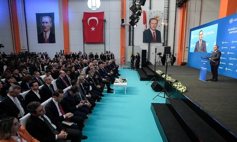 İzmir'de Güneş Paneli Üretim Tesisinin Açılışı Gerçekleşti