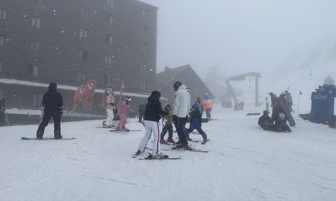 Kartalkaya'da Kış Eğlencesi: Kayak ve Snowboard Keyfi