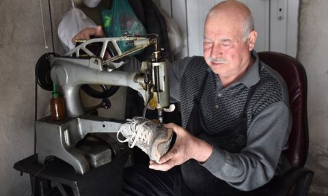 Mehmet Necat Karayazgan: 45 Yıldır Ayakkabı Tamirciliği Yapıyor