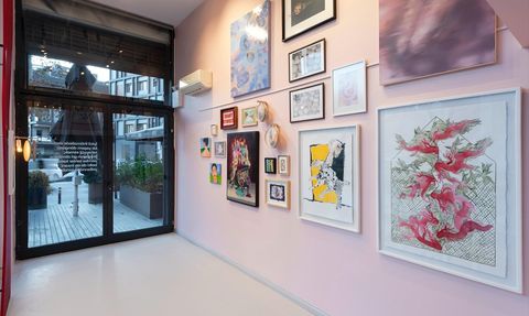 Pembe Bulutların Üstünde Sergisi Sanatseverlerle Buluştu