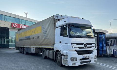 Sarp Sınır Kapısı'nda Rekor Tır Geçişi