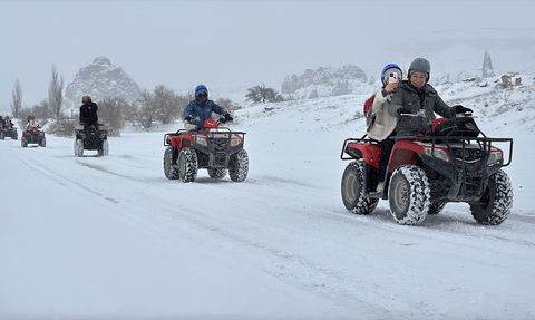 Kapadokya'da Kar Güzelliği ve Turist Yoğunluğu