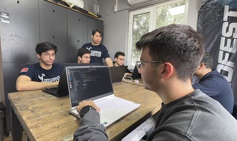 Kocaeli Üniversitesinden Savunma Alanında Yenilikçi Çözüm: Sürü Avcı İHA Sistemi