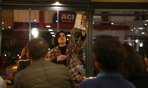 Mersin'de Eski Sevgililere Dair Hediyelerin Mezadı Düzenlendi