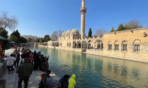 Şanlıurfa'da Güneşli Hava ve Balıklıgöl Keyfi