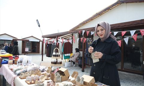 Adıyaman'da Depremzede Kadınların El Emeği Ürünleri Sergilendi