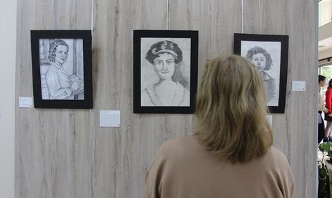 Antalya'da Öncü Kadınlar Resim Sergisi Açıldı