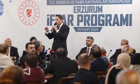 Enerji ve Tabii Kaynaklar Bakanı Bayraktar, Erzurum'da Gelecek Vizyonunu Paylaştı