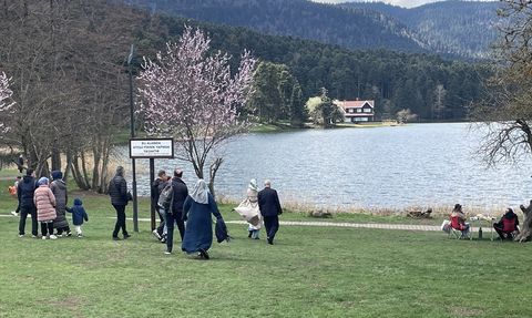 Gölcük Tabiat Parkı'nda Bayram Yoğunluğu