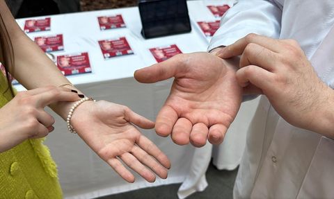 İzmir'de 'Nabzını Hisset' Etkinliği ile Kalp Sağlığına Dikkat Çekildi