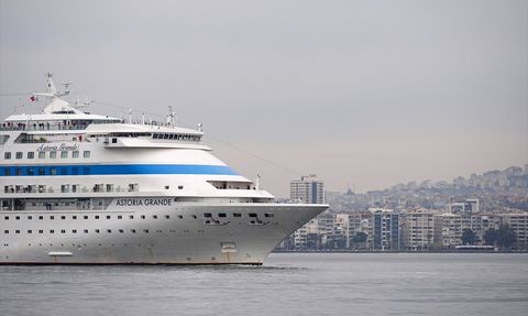 İzmir'e Kruvaziyerle 2.983 Turist Geldi