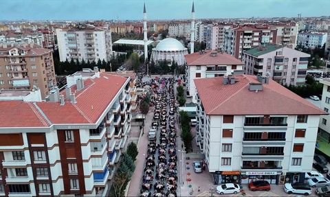 Konya'da Kardeşlerin İftarı: 16 Yıldır Mahalle Sakinleriyle Birlikte