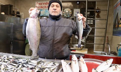 Trabzon'da Hamsi Azalınca Somona Talep Artıyor