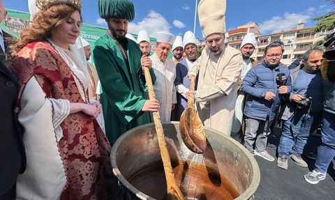 Uluslararası Manisa Mesir Macunu Festivali Coşkuyla Başladı