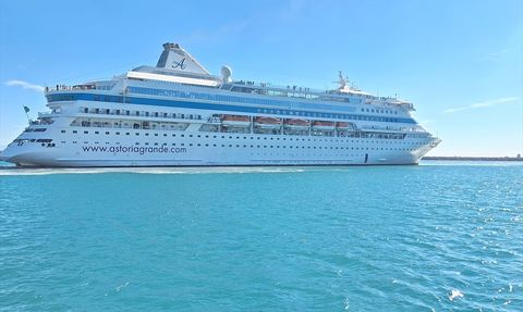 Antalya'yı Ziyaret Eden Astoria Grande Kruvaziyeri