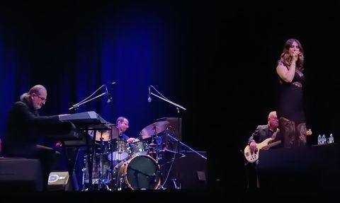 Kürşat Başar Orkestrası, Bursa'da Coşkulu Bir Konser Verdi