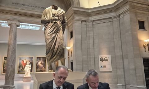 Marcus Aurelius Heykeli Türkiye'ye İade Edildi