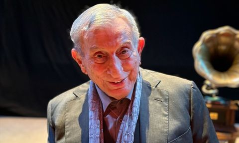 Yeni Ses-Münir Nurettin Selçuk Konseri Müzikseverlerle Buluştu