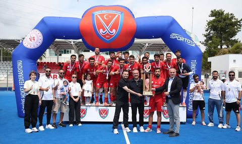 Açık Alan Hokeyi Süper Ligi Şampiyonları Kupalarını Aldı