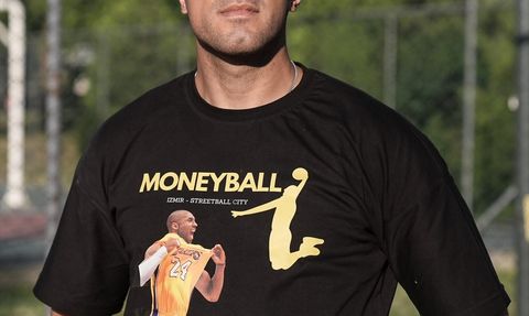 Altmışlık Basketbol Tutkusu: İzmir'de Gençlerle Özgürlük