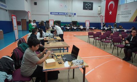 Edirne'de Geleceğin Teknoloji Yıldızları Projelerini Sergiledi