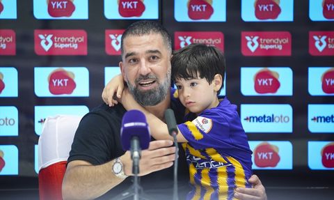 Emre Belözoğlu: Antalyaspor İçin Güçlü Bir Gelecek İstiyorum