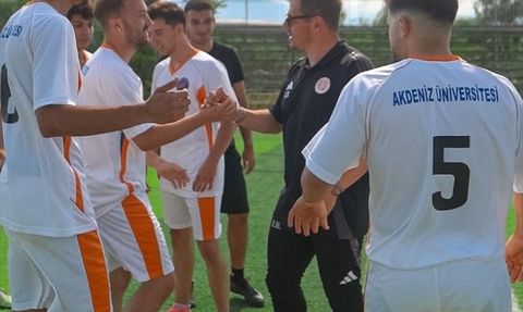 Emre Belözoğlu'ndan Öğrencilere Sürpriz Futbol Maçı