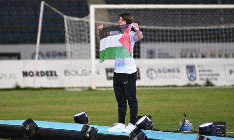 FOMGET Kadın Futbol Takımı Şampiyonluk Kupasını Aldı