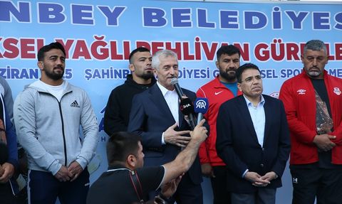 Gaziantep'te CW Enerji Türkiye Yağlı Güreş Ligi Kortej Yürüyüşü