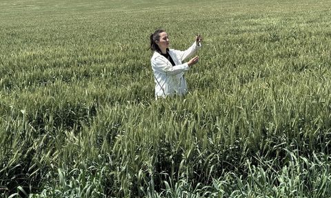 Genç Çiftçi Esra Özder Çakmak, Yapay Zeka ile Tarımda Kaliteyi Artırıyor