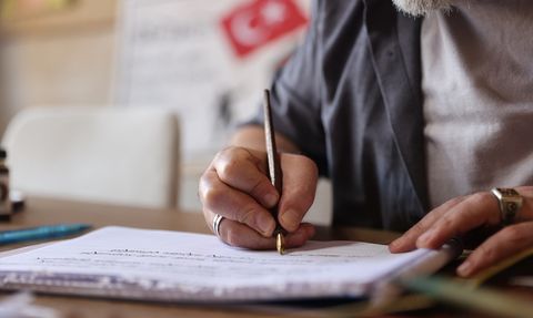 Kaligrafi Sanatıyla Stresini Atan Polis Memuru